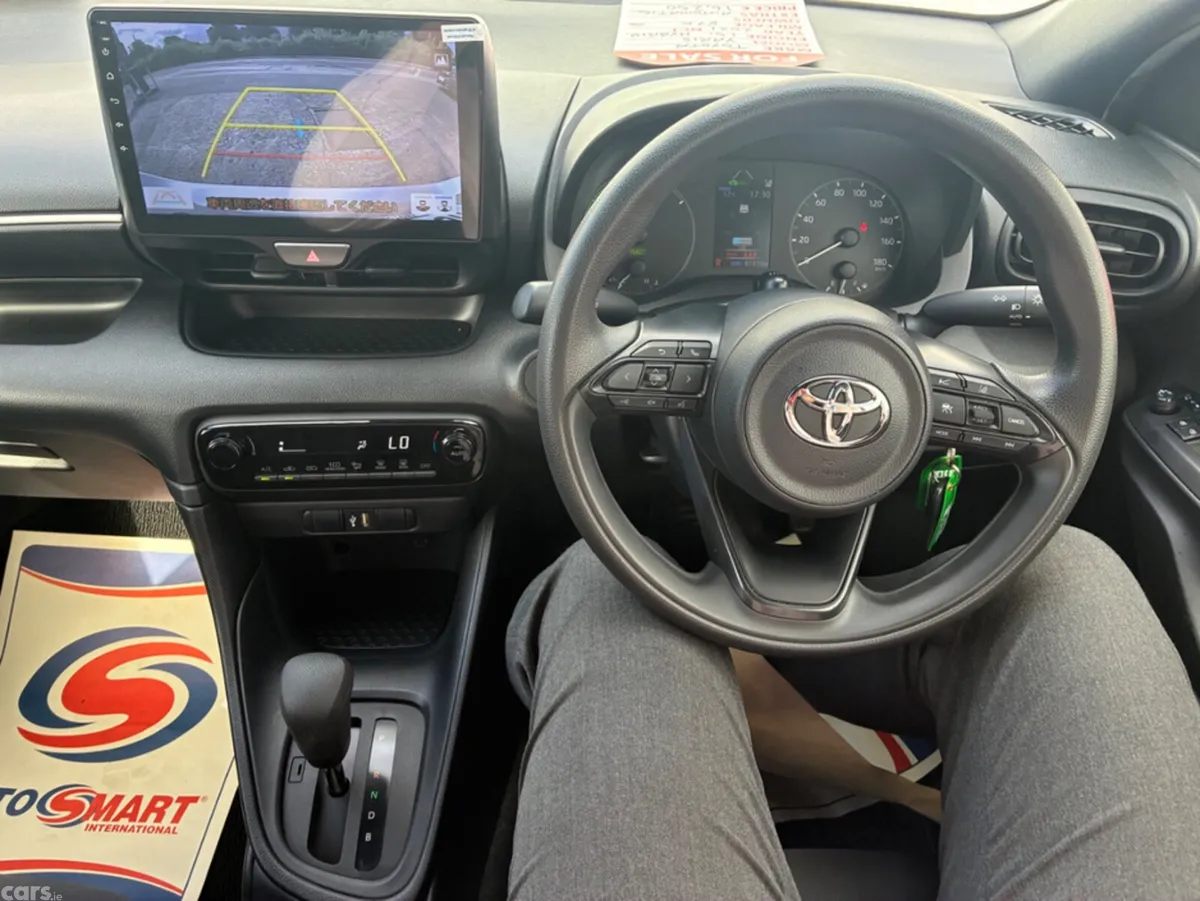 Toyota Yaris Hatchback, Petrol Hybrid, 2021, Silver