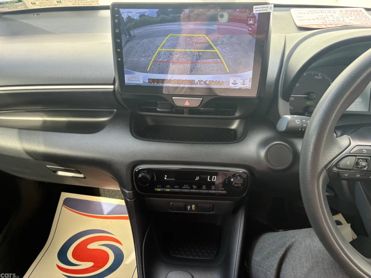 Toyota Yaris Hatchback, Petrol Hybrid, 2021, Silver