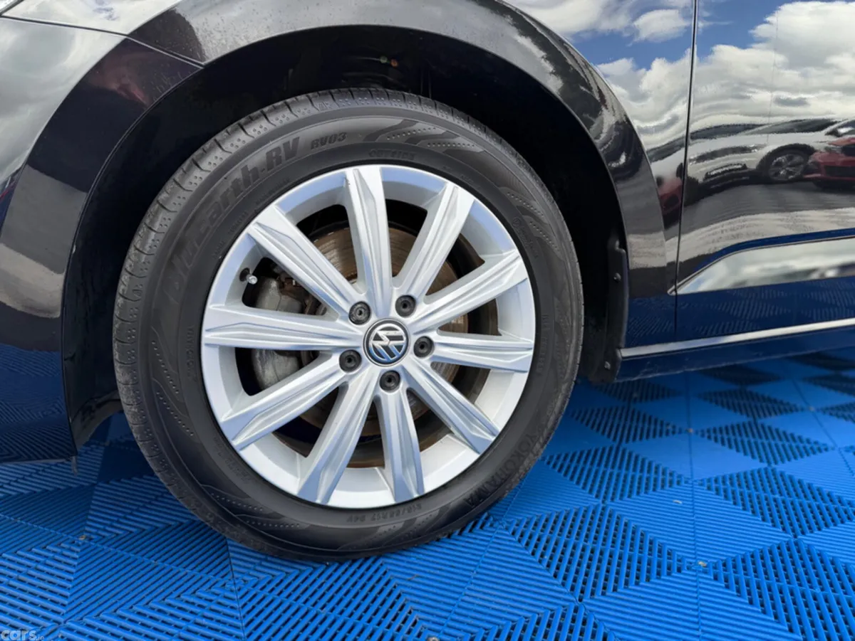 Volkswagen Touran MPV, Diesel, 2020, Black