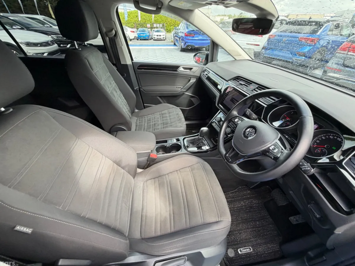 Volkswagen Touran MPV, Diesel, 2020, Black