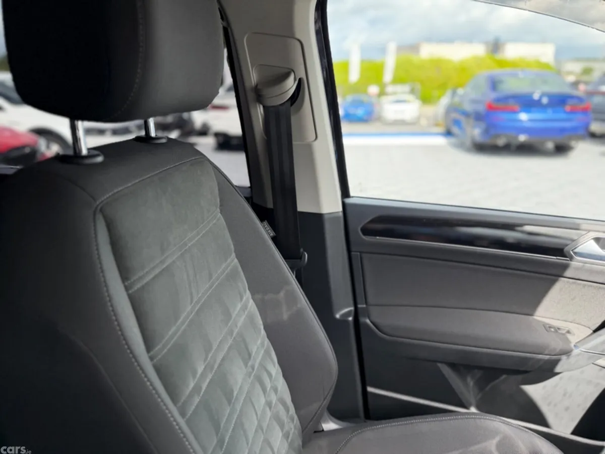 Volkswagen Touran MPV, Diesel, 2020, Black