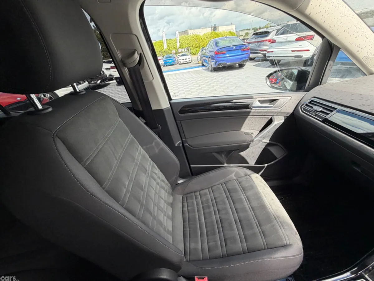 Volkswagen Touran MPV, Diesel, 2020, Black