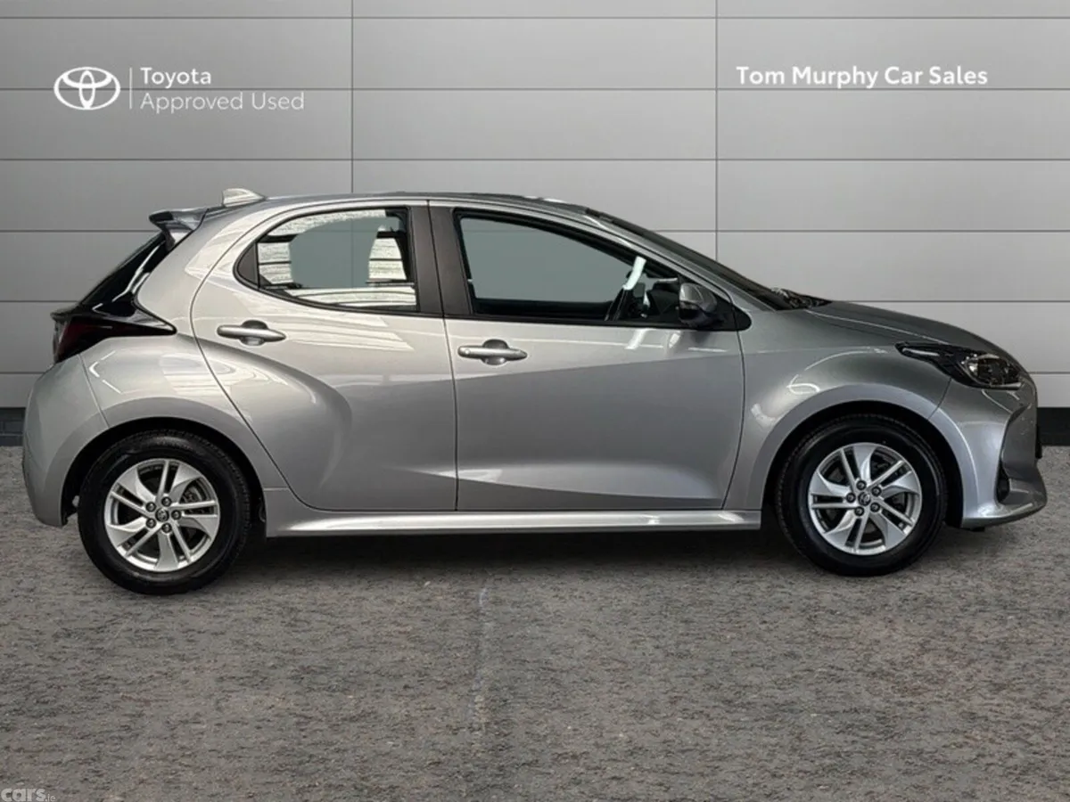 Toyota Yaris Hatchback, Petrol Hybrid, 2024, Silver