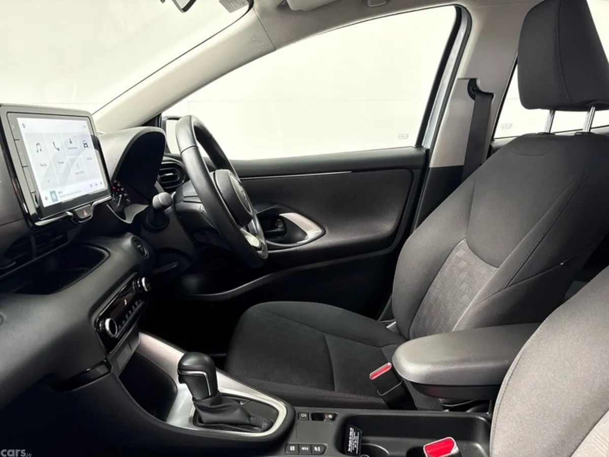Toyota Yaris Hatchback, Petrol Hybrid, 2024, Silver