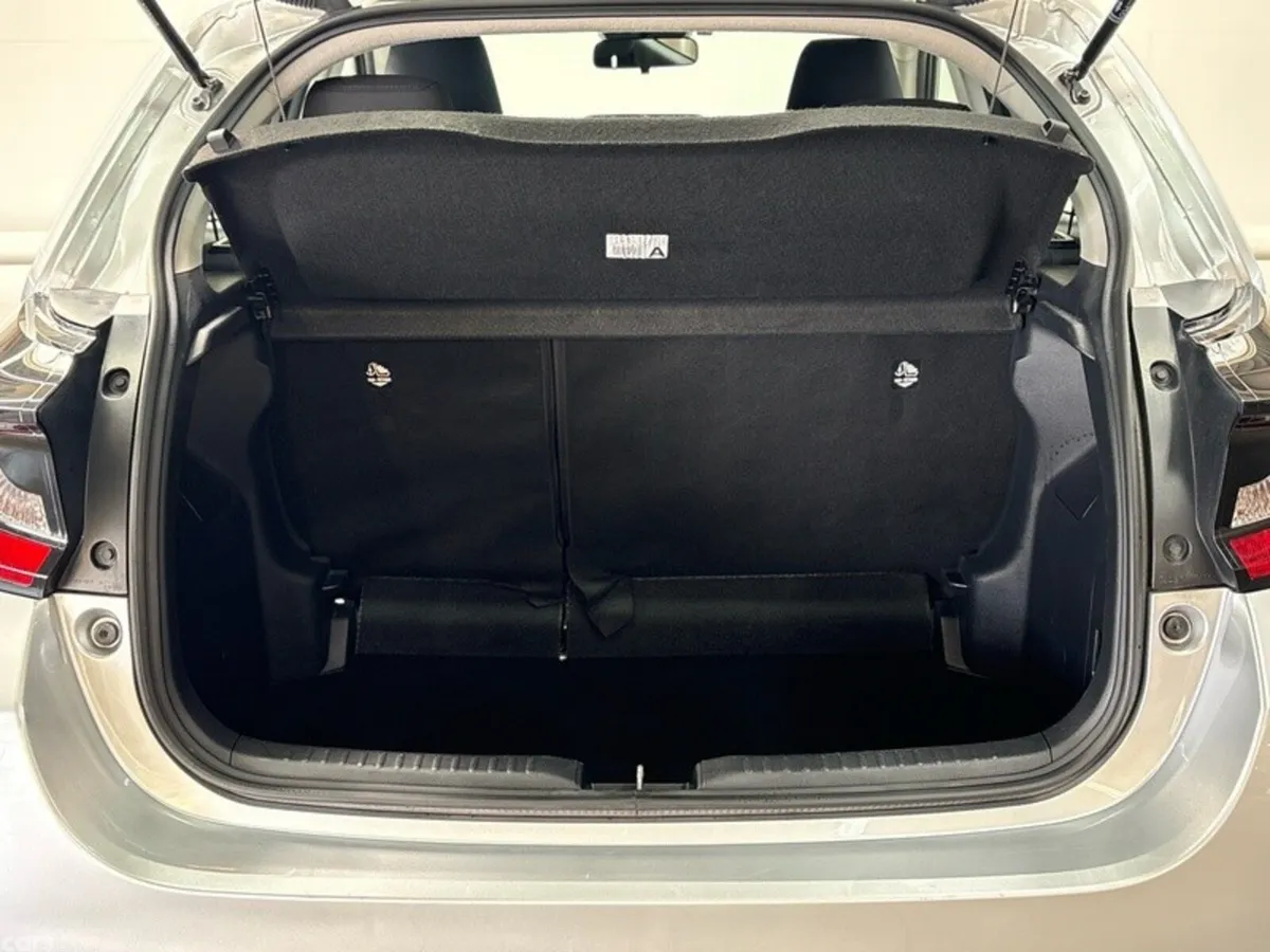 Toyota Yaris Hatchback, Petrol Hybrid, 2024, Silver