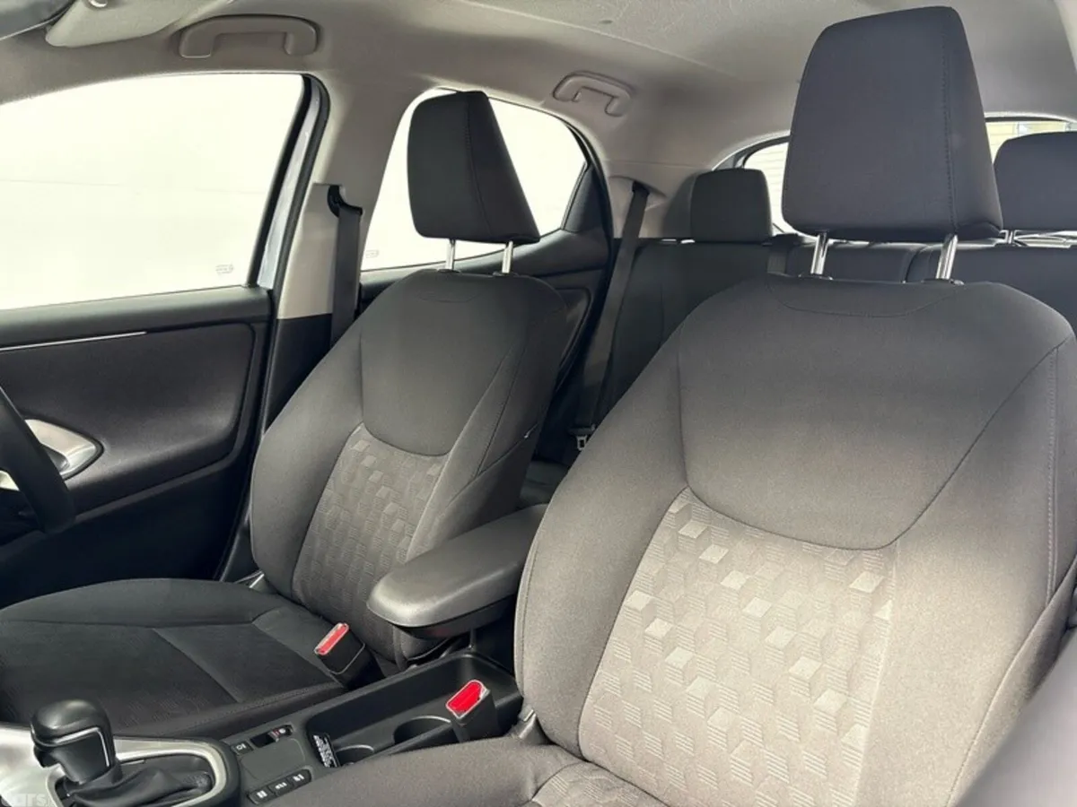 Toyota Yaris Hatchback, Petrol Hybrid, 2024, Silver