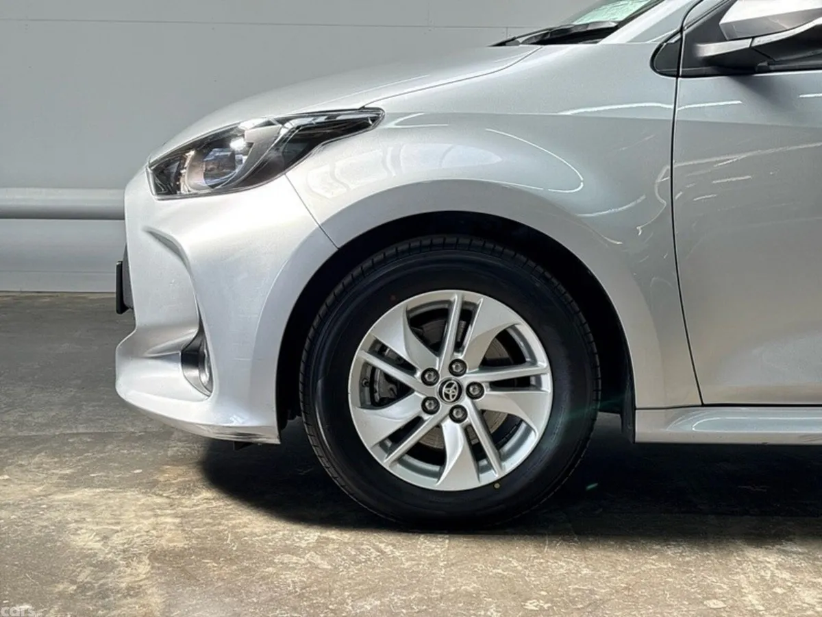 Toyota Yaris Hatchback, Petrol Hybrid, 2024, Silver