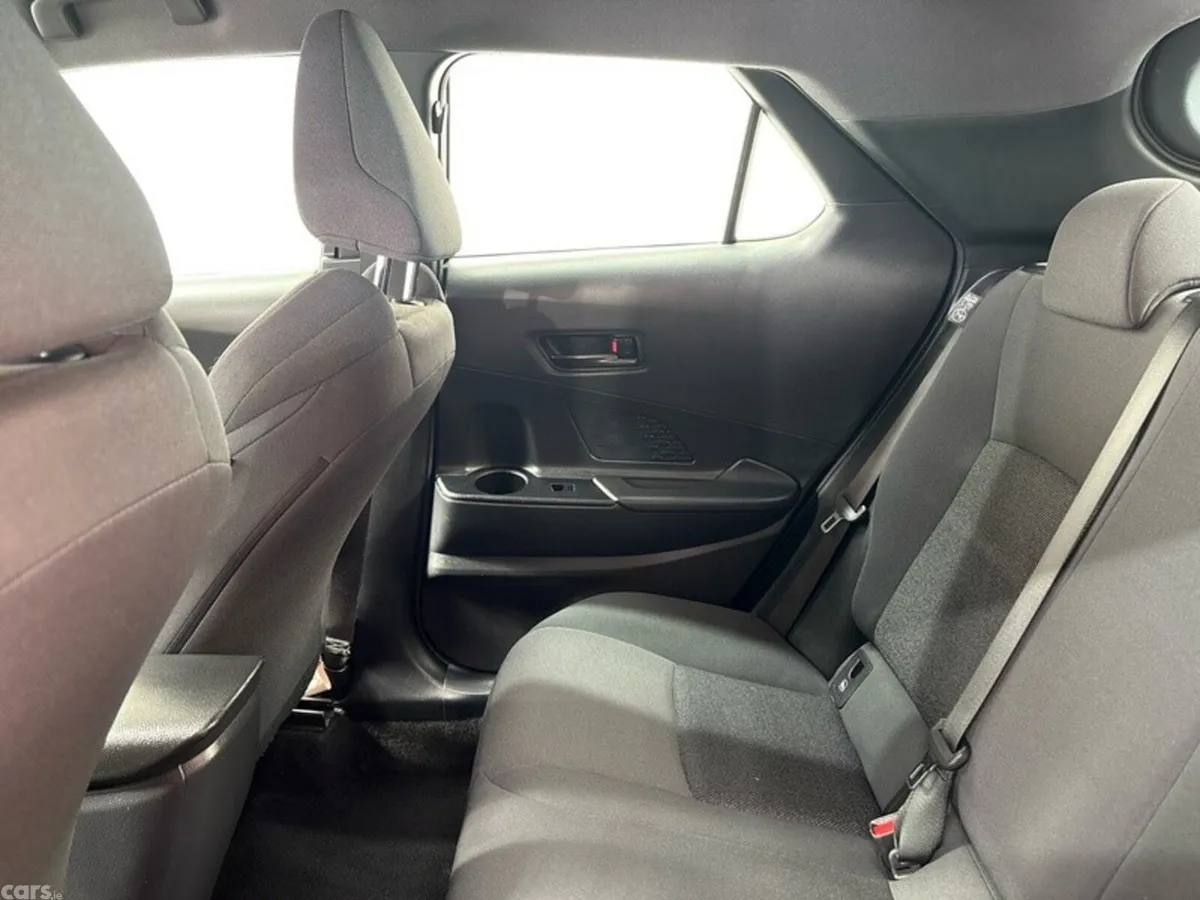 Toyota C-HR SUV, Petrol Hybrid, 2024, Silver