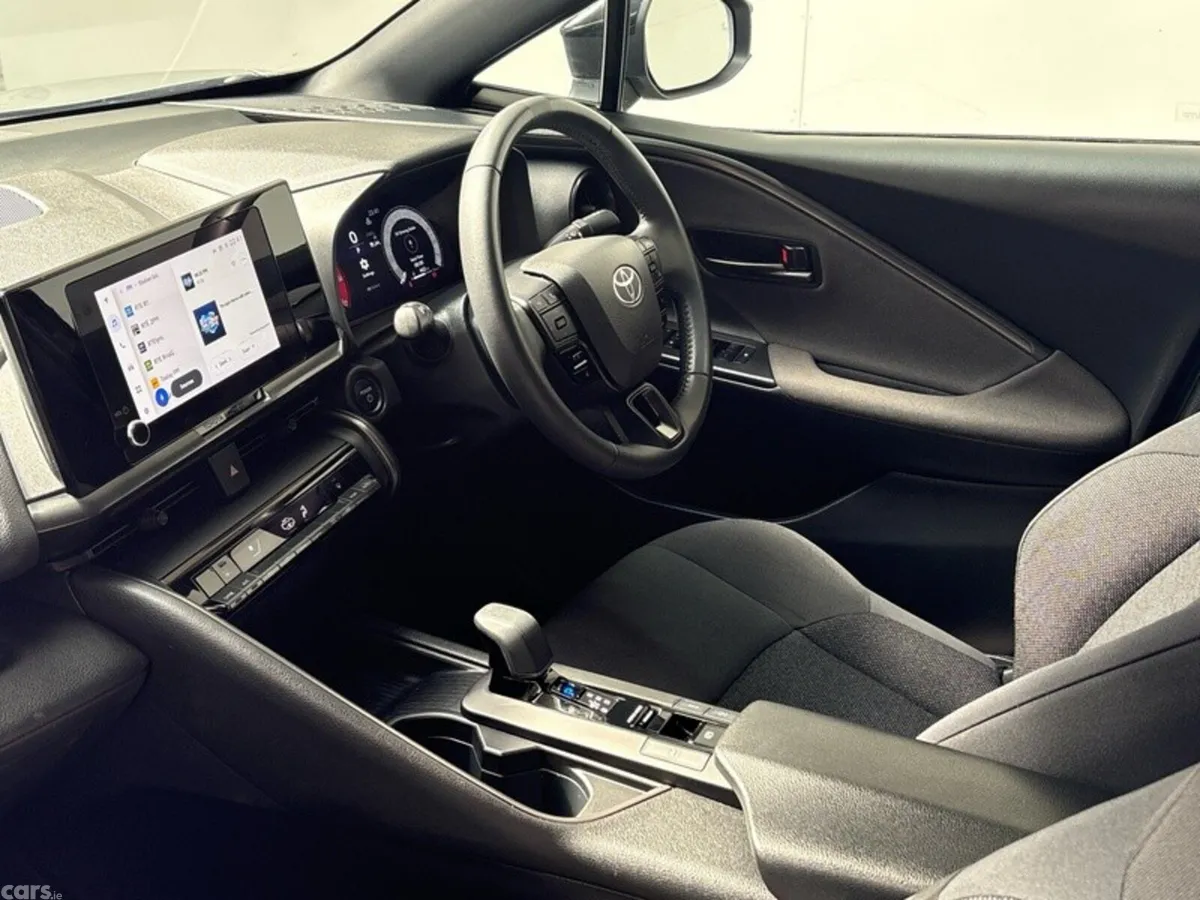 Toyota C-HR SUV, Petrol Hybrid, 2024, Silver