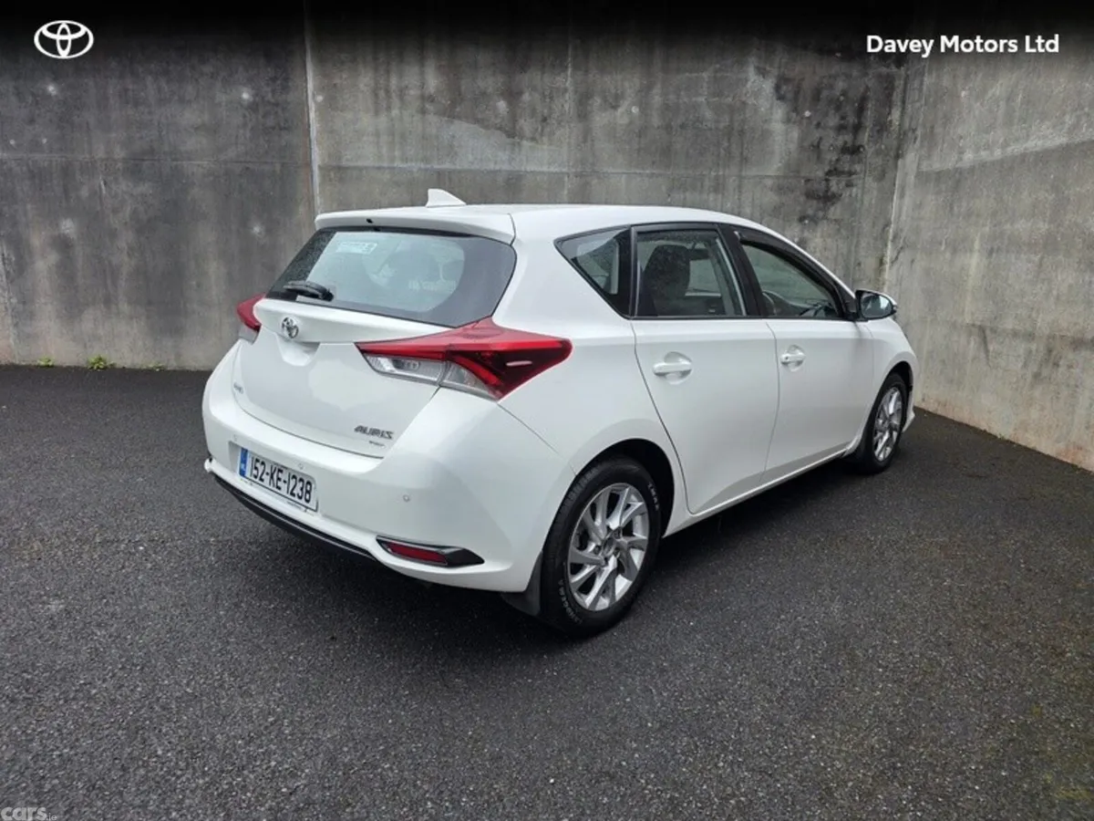 Toyota Auris Hatchback, Diesel, 2015, White