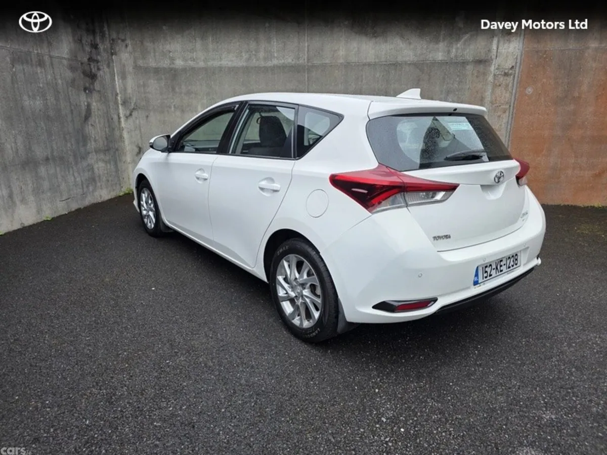 Toyota Auris Hatchback, Diesel, 2015, White