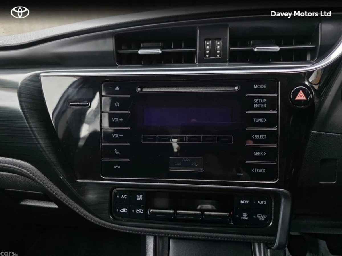 Toyota Auris Hatchback, Diesel, 2015, White
