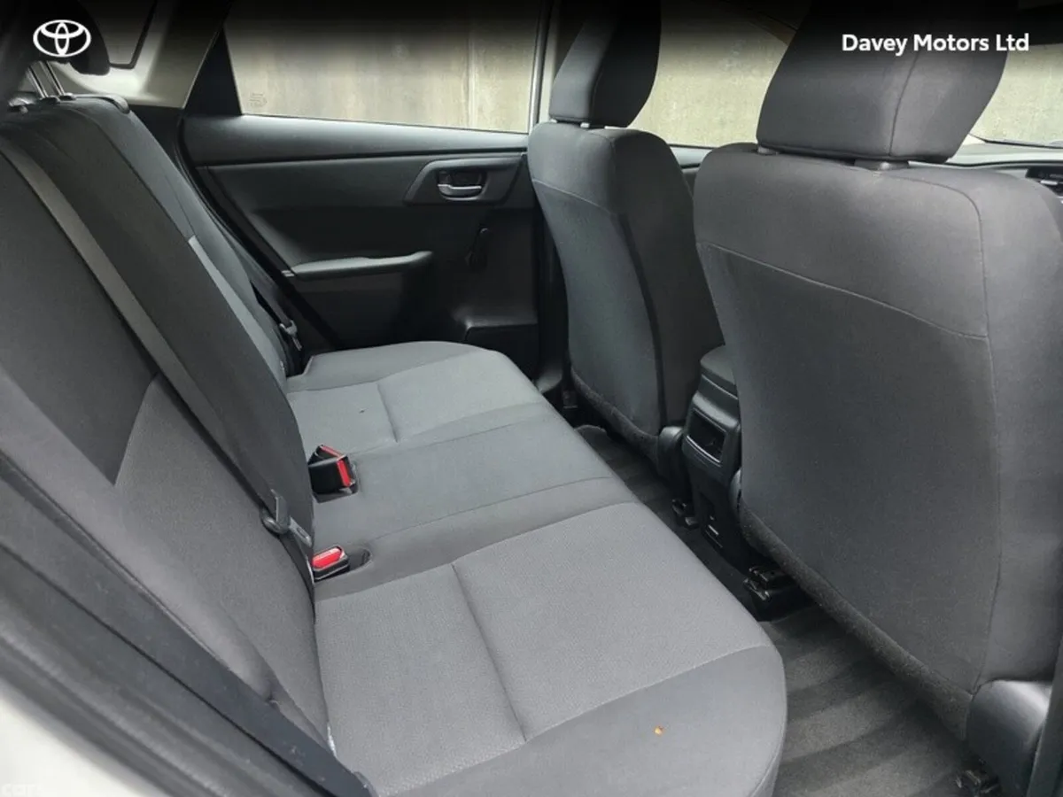 Toyota Auris Hatchback, Diesel, 2015, White