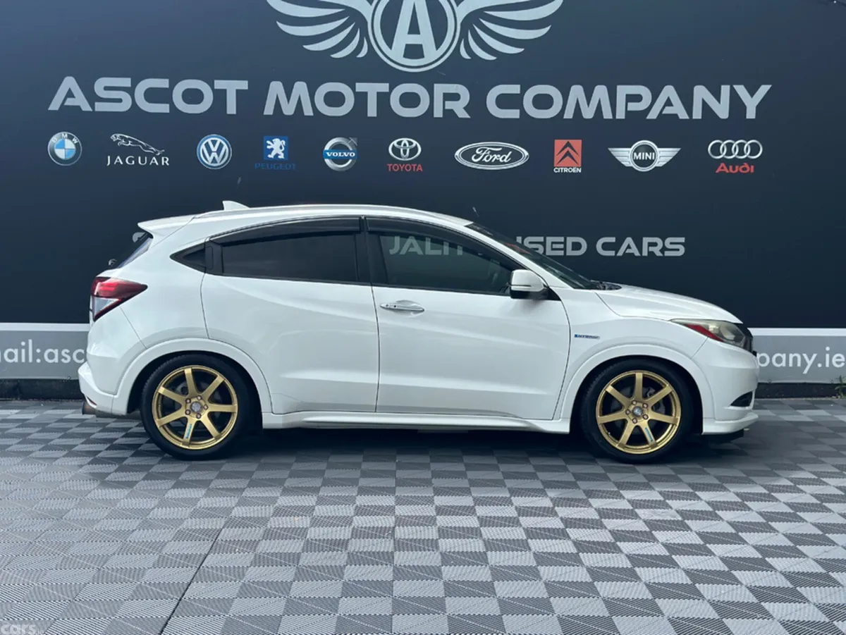 Honda Vezel Hatchback, Petrol Hybrid, 2015, White