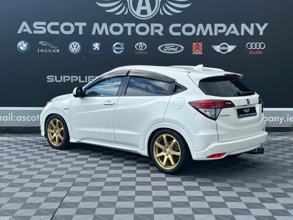 Honda Vezel Hatchback, Petrol Hybrid, 2015, White