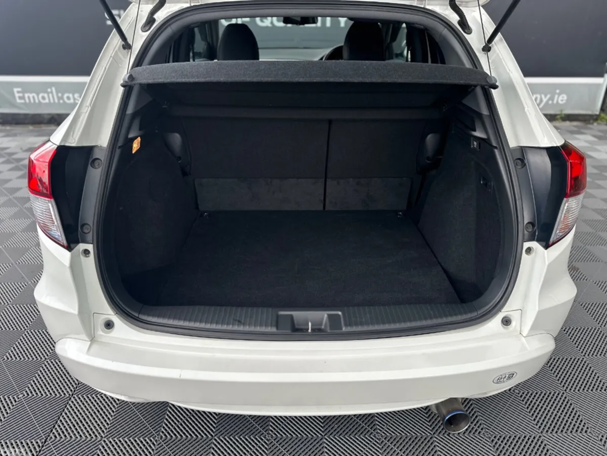 Honda Vezel Hatchback, Petrol Hybrid, 2015, White