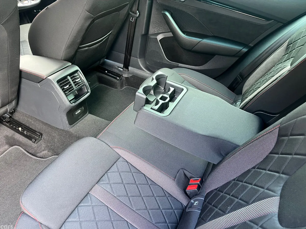 Skoda Octavia Hatchback, Petrol Hybrid, 2023, Blue