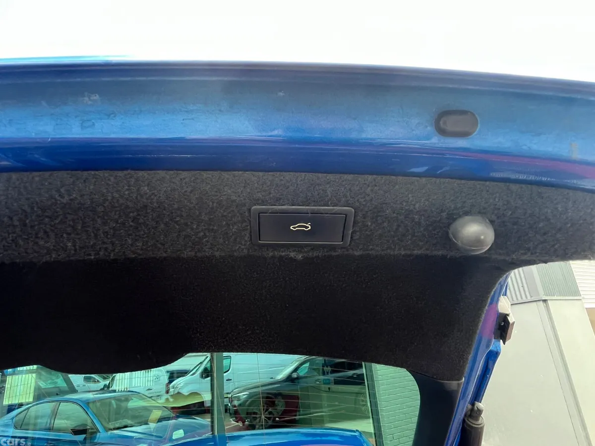 Skoda Octavia Hatchback, Petrol Hybrid, 2023, Blue