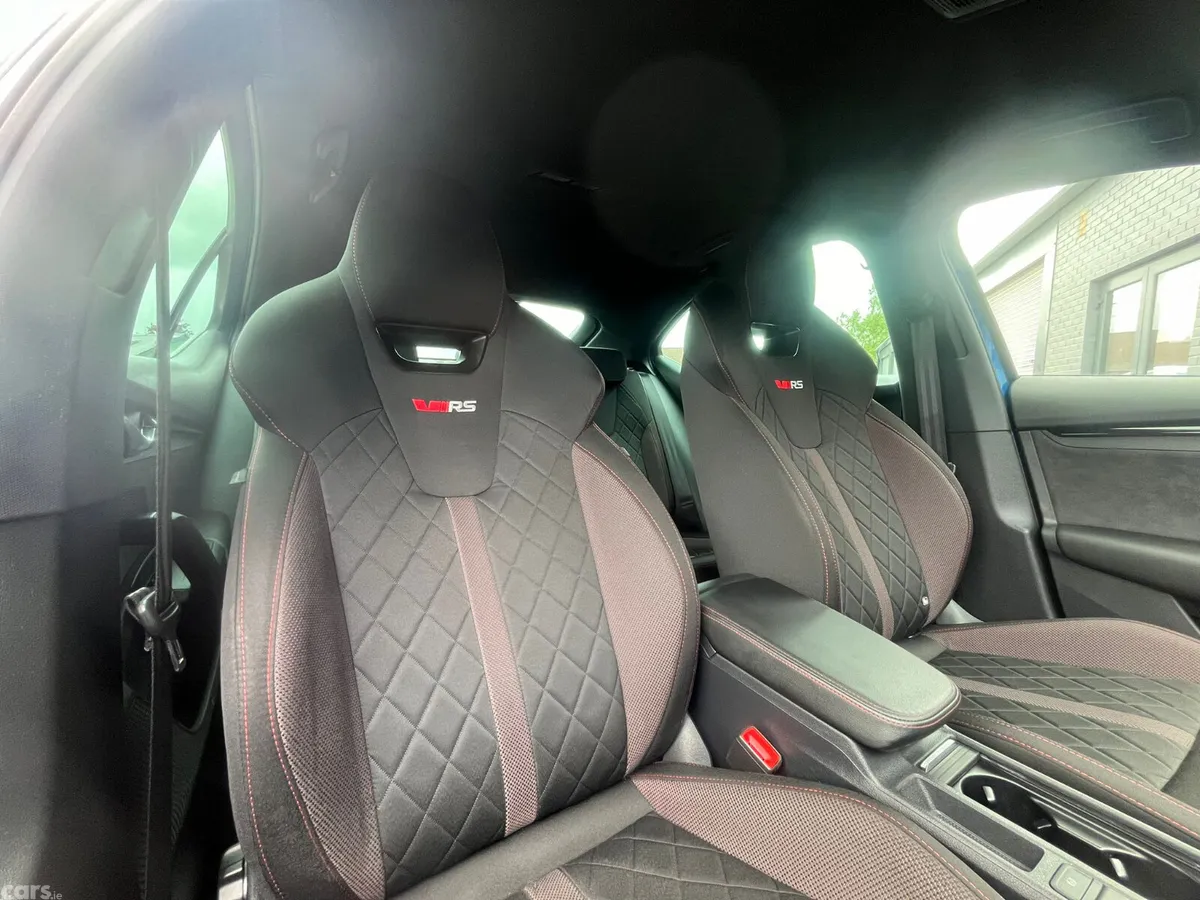 Skoda Octavia Hatchback, Petrol Hybrid, 2023, Blue