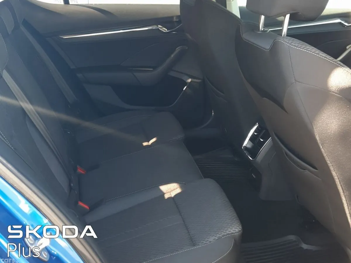 Skoda Octavia Saloon, Diesel, 2024, Blue