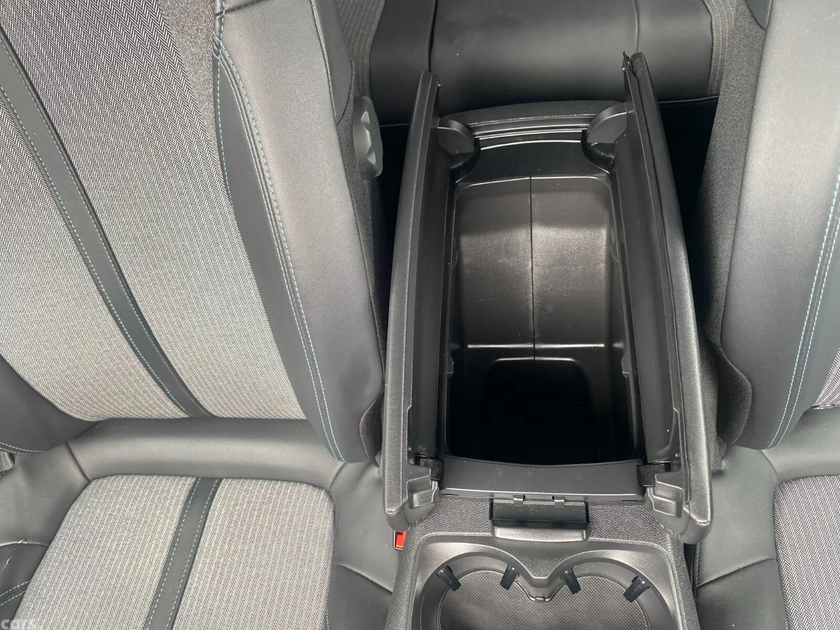 Peugeot 3008 MPV, Diesel, 2023, Red