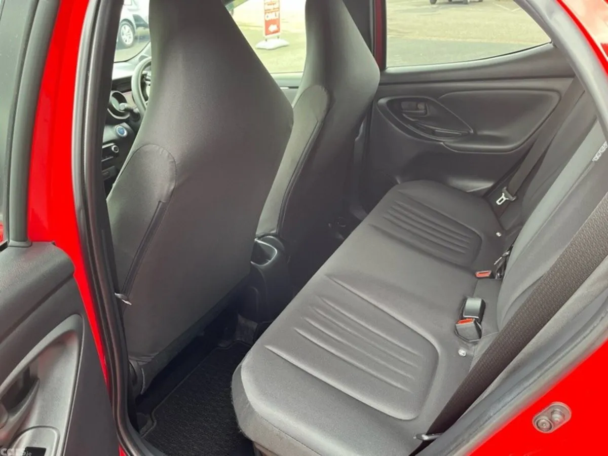 Toyota Yaris Hatchback, Petrol Hybrid, 2020, Red