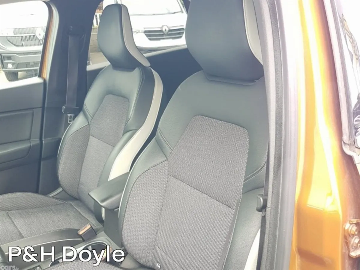 Renault Captur Hatchback, Diesel, 2021, Orange