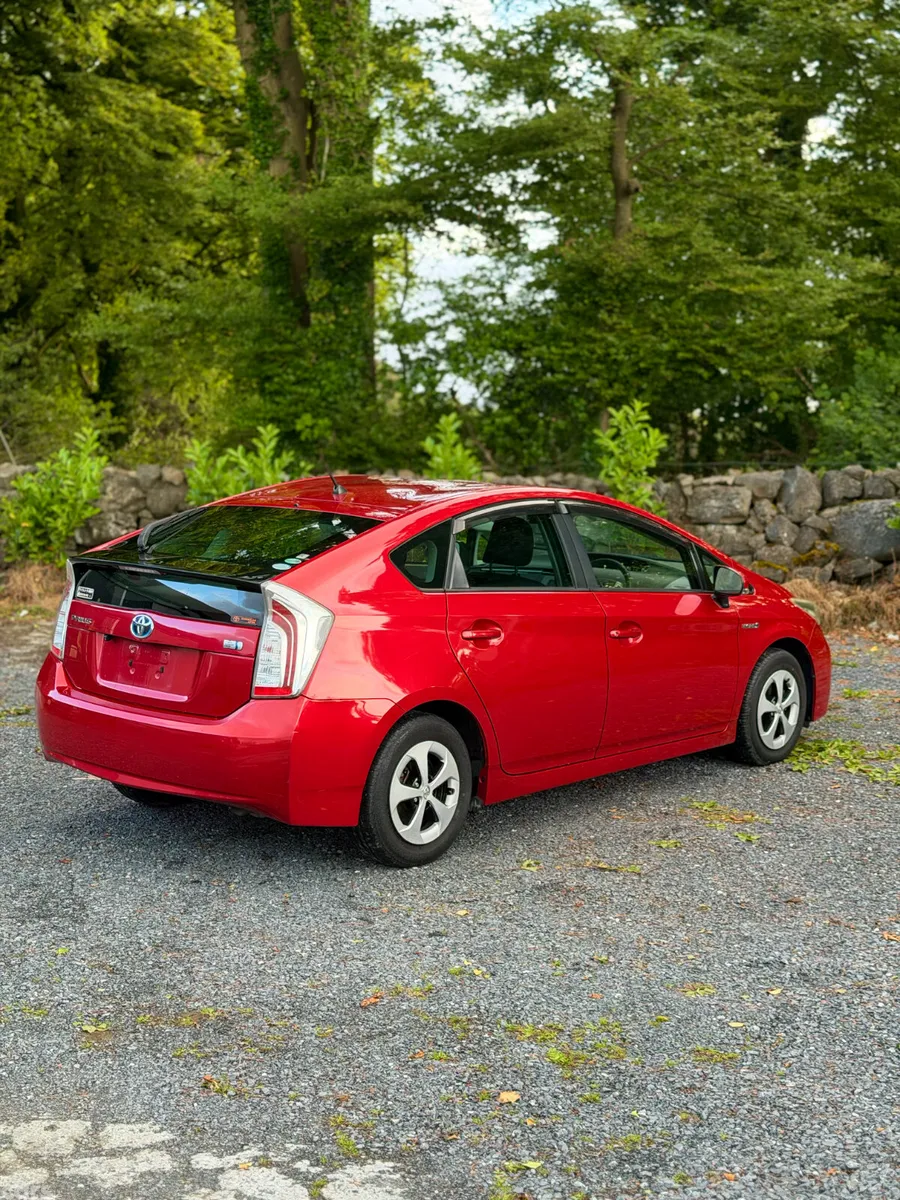 Toyota Prius Saloon, Petrol Hybrid, 2014, Red