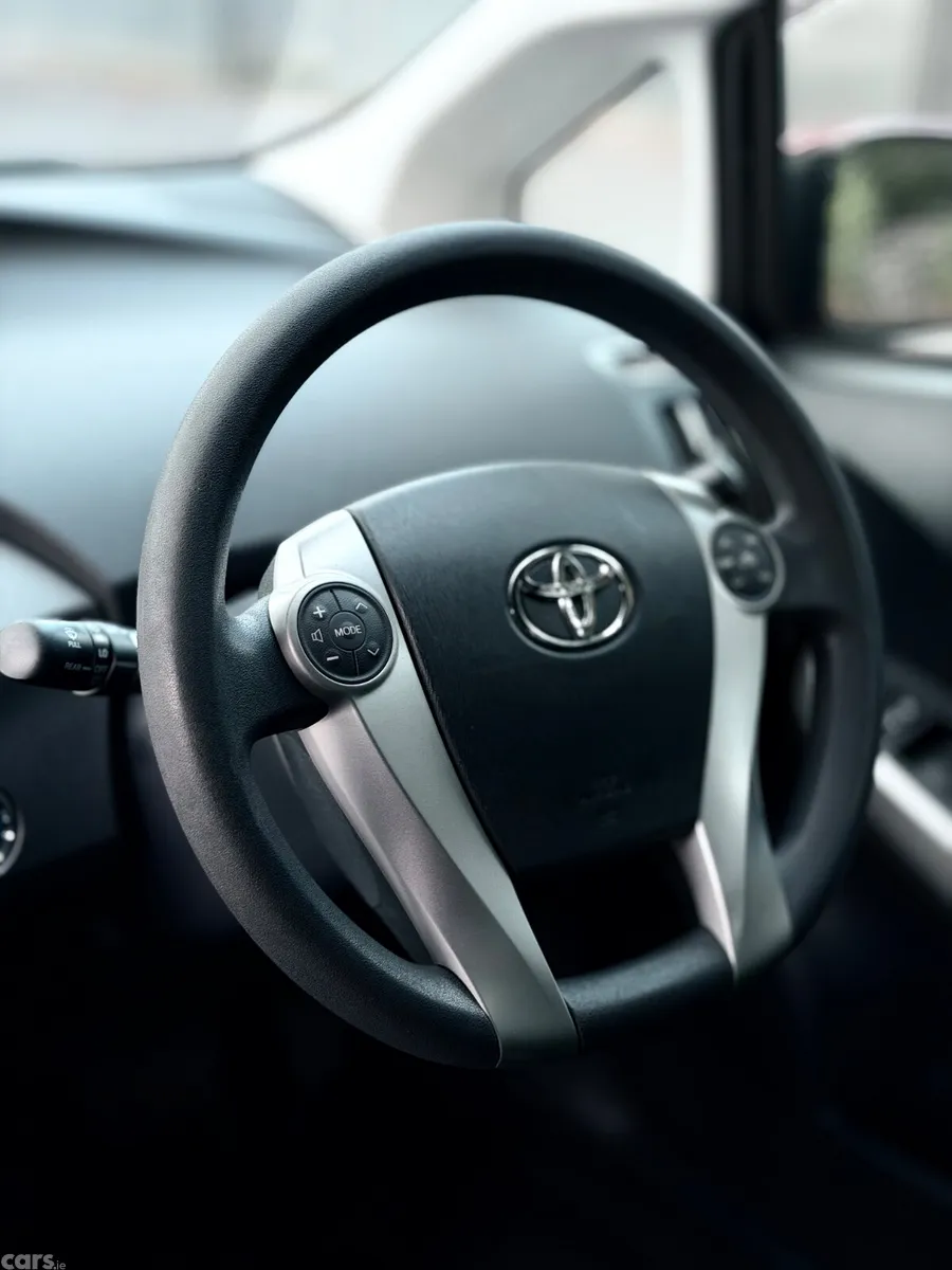 Toyota Prius Saloon, Petrol Hybrid, 2014, Red
