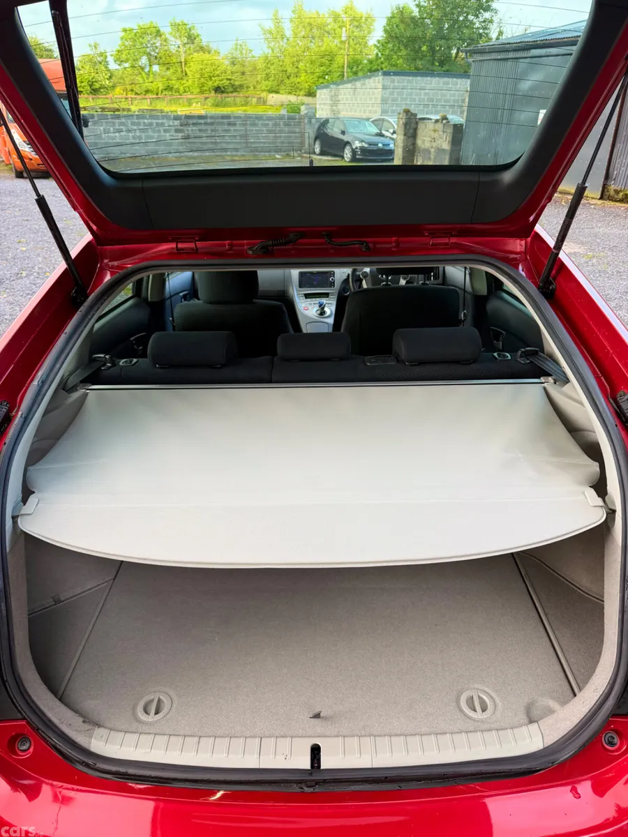 Toyota Prius Saloon, Petrol Hybrid, 2014, Red