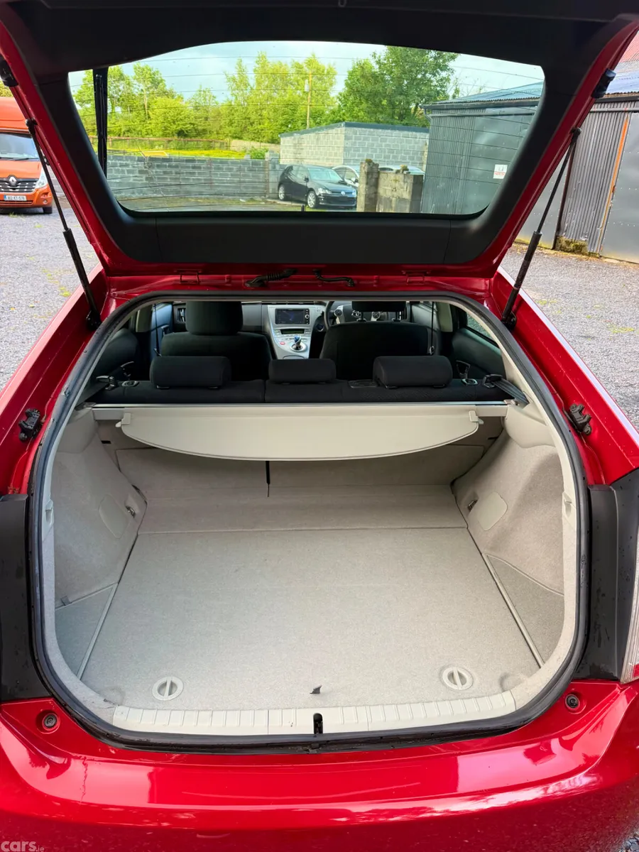 Toyota Prius Saloon, Petrol Hybrid, 2014, Red