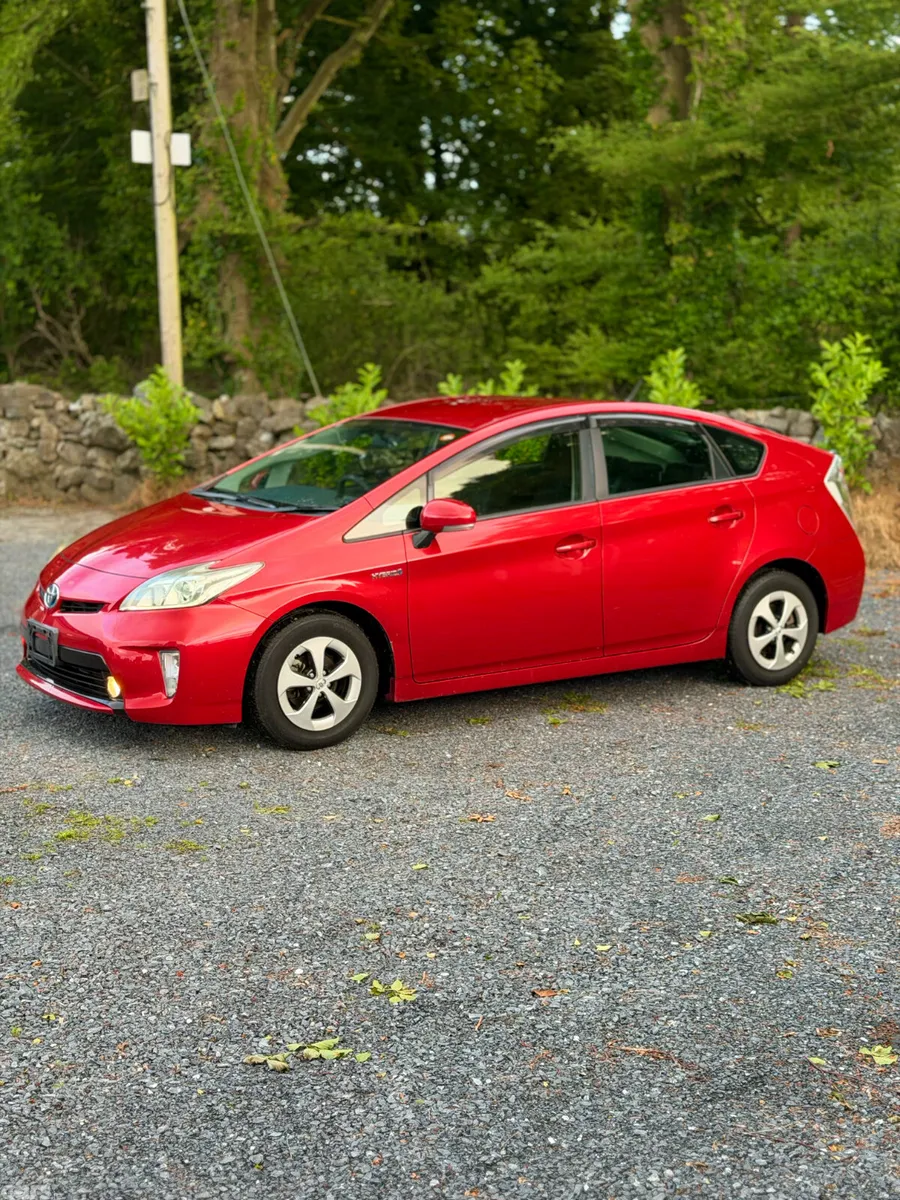 Toyota Prius Saloon, Petrol Hybrid, 2014, Red