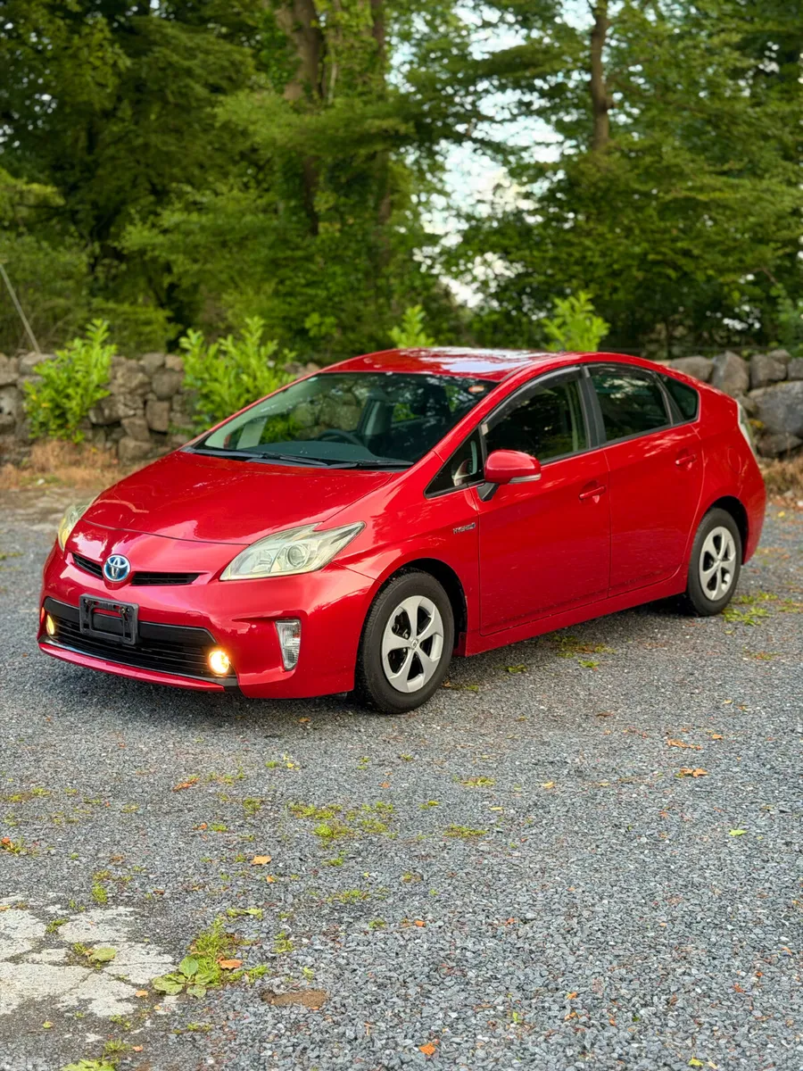 Toyota Prius Saloon, Petrol Hybrid, 2014, Red