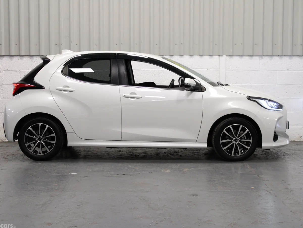 Toyota Yaris Hatchback, Petrol, 2021, White