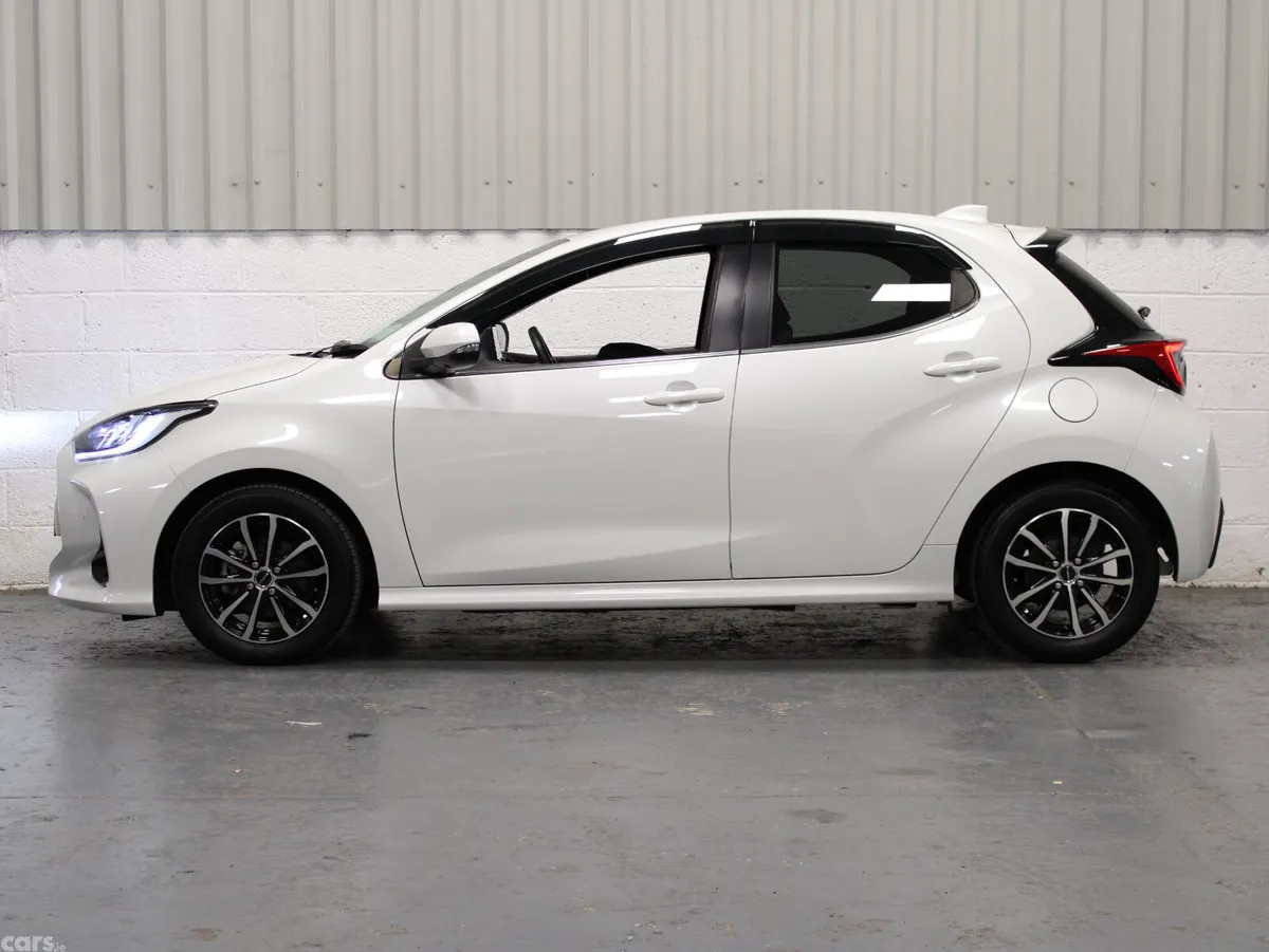 Toyota Yaris Hatchback, Petrol, 2021, White