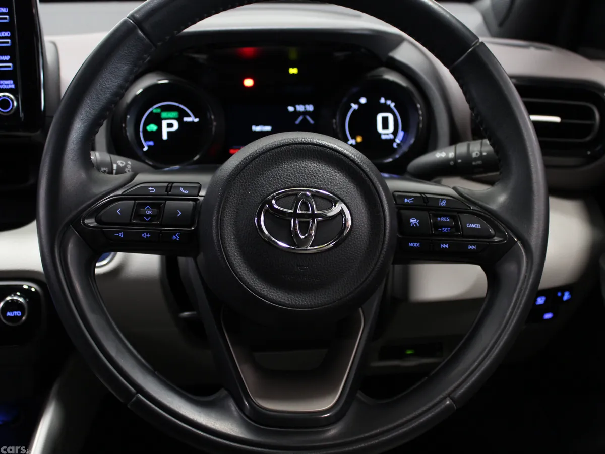 Toyota Yaris Hatchback, Petrol, 2021, White