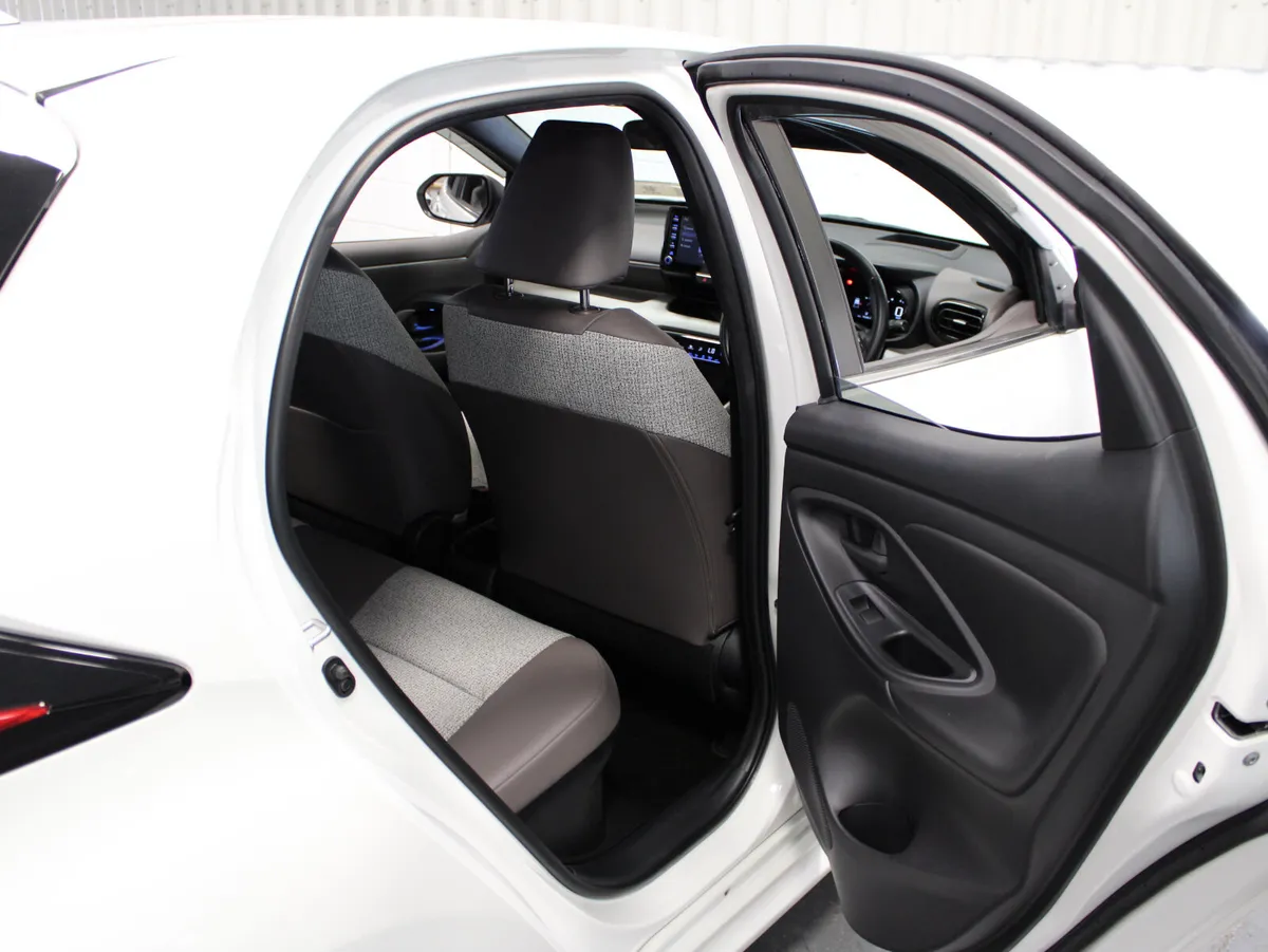 Toyota Yaris Hatchback, Petrol, 2021, White