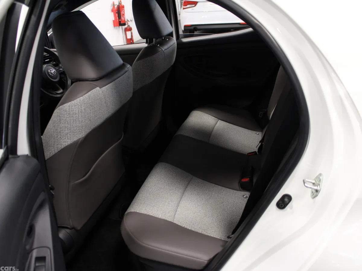 Toyota Yaris Hatchback, Petrol, 2021, White