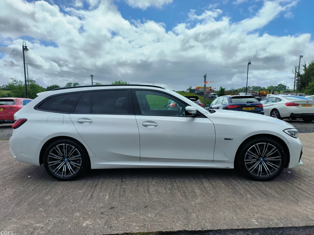 BMW 3-Series Estate, Petrol Hybrid, 2022, White