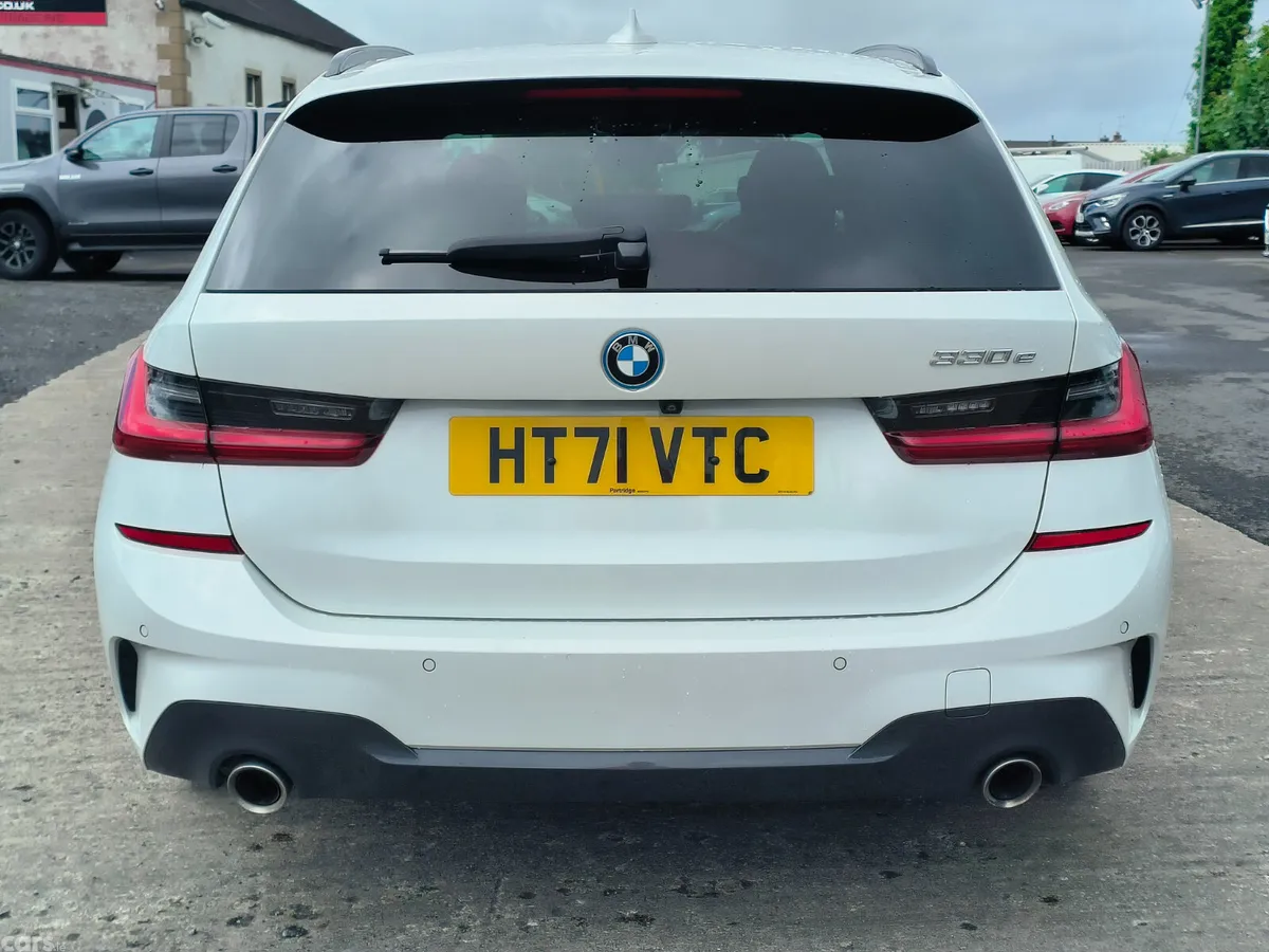 BMW 3-Series Estate, Petrol Hybrid, 2022, White