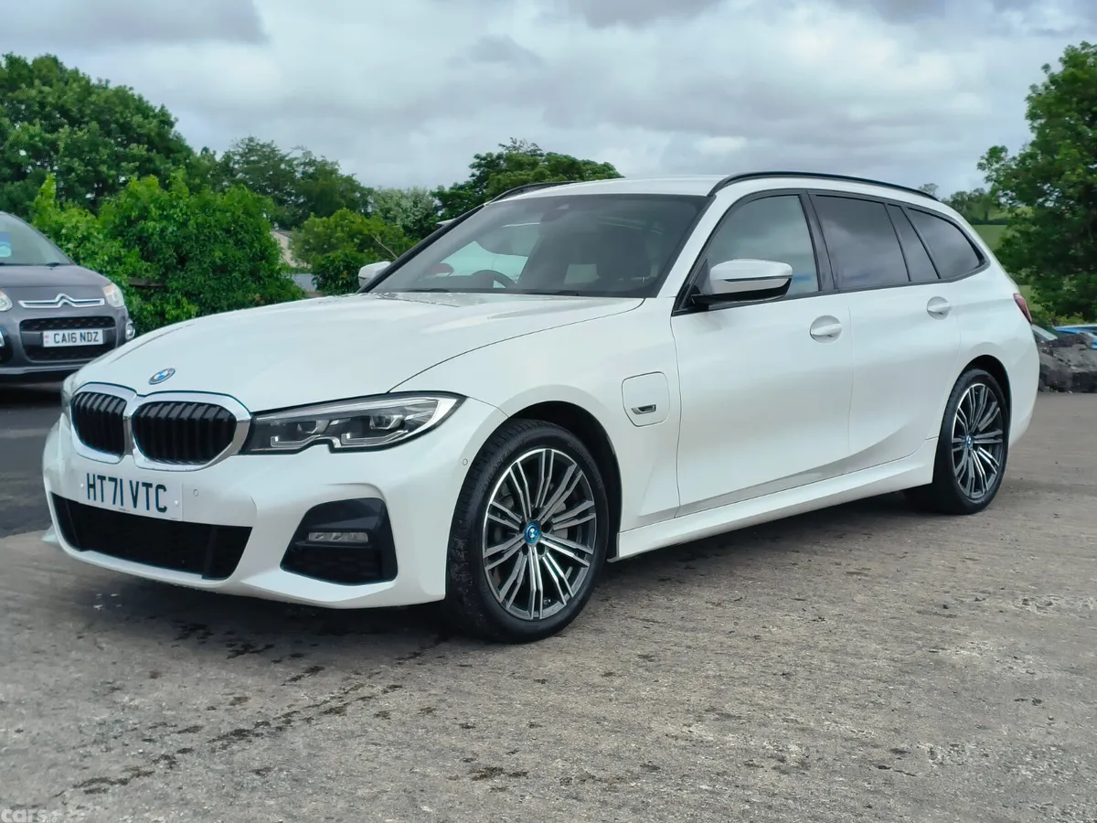 BMW 3-Series Estate, Petrol Hybrid, 2022, White
