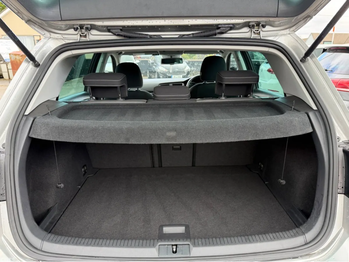 Volkswagen Golf Hatchback, Petrol, 2017, Grey