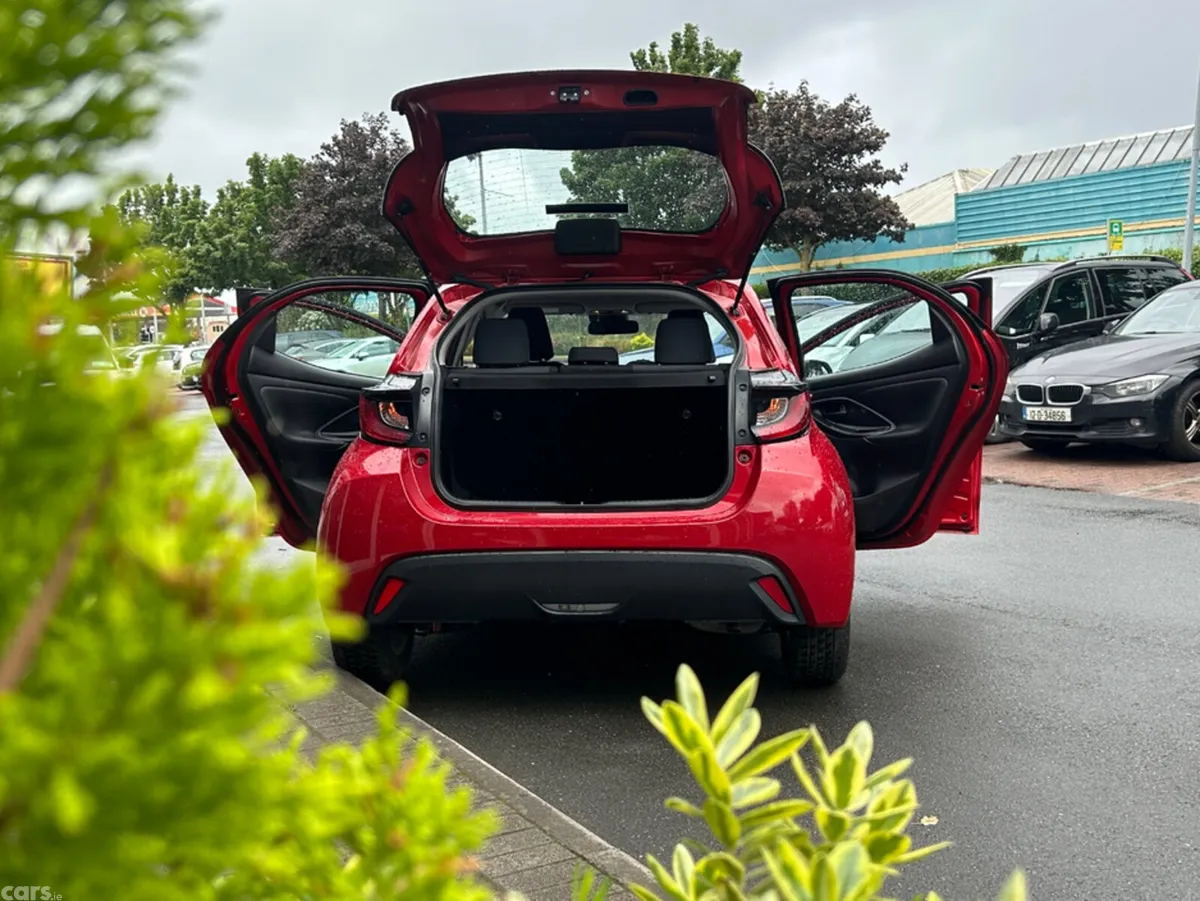 Toyota Yaris Hatchback, Petrol, 2022, Red
