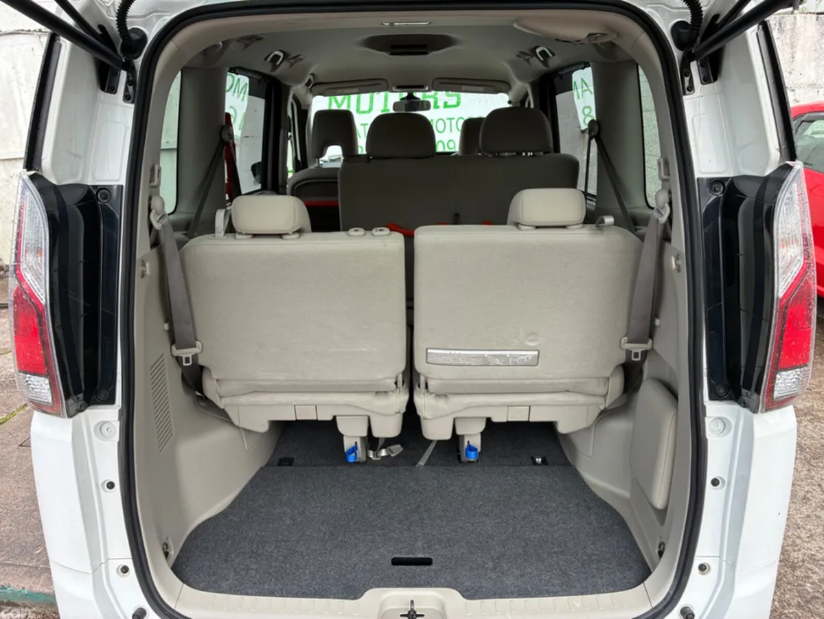Nissan Serena Hatchback, Petrol Hybrid, 2018, White