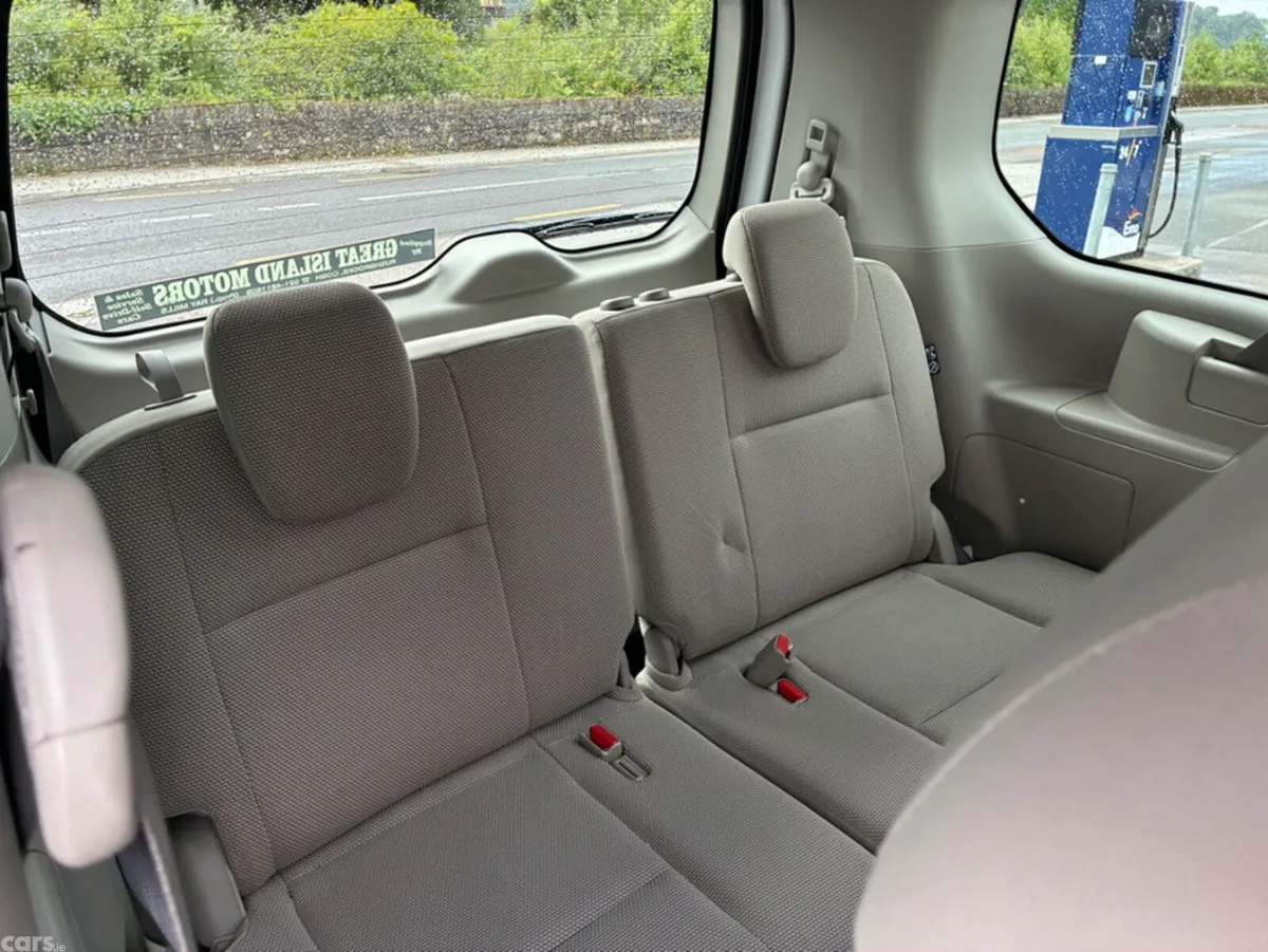 Nissan Serena Hatchback, Petrol Hybrid, 2018, White