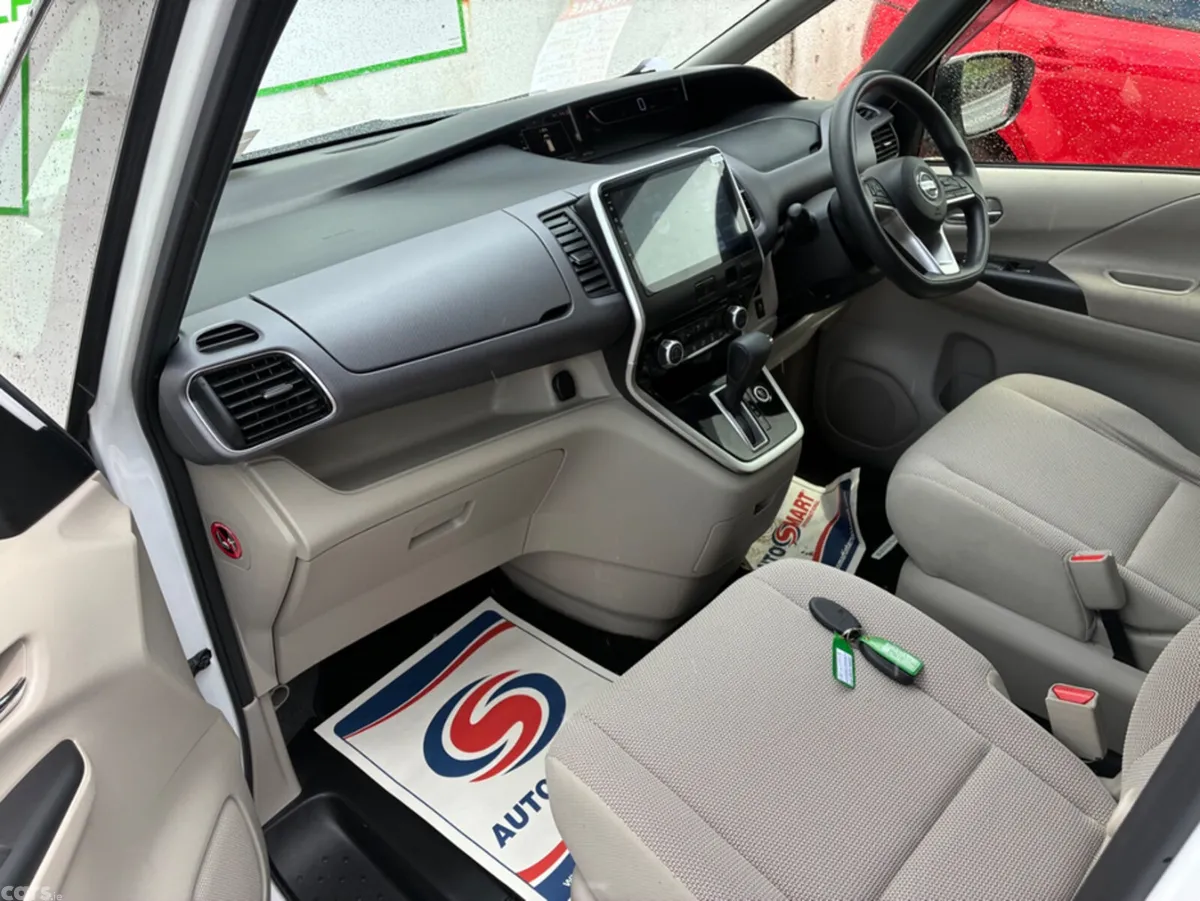 Nissan Serena Hatchback, Petrol Hybrid, 2018, White