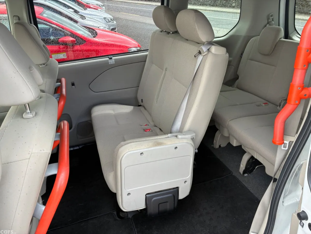 Nissan Serena Hatchback, Petrol Hybrid, 2018, White
