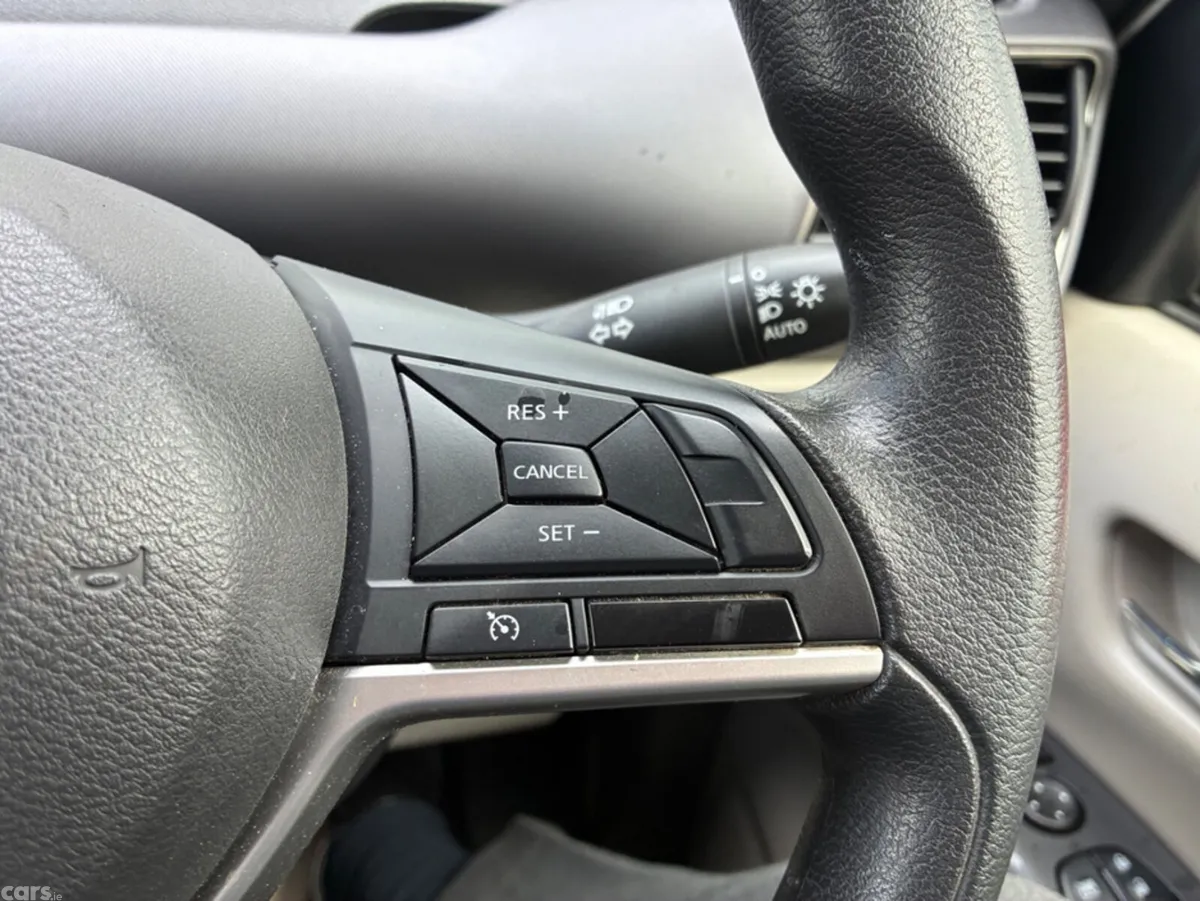 Nissan Serena Hatchback, Petrol Hybrid, 2018, White