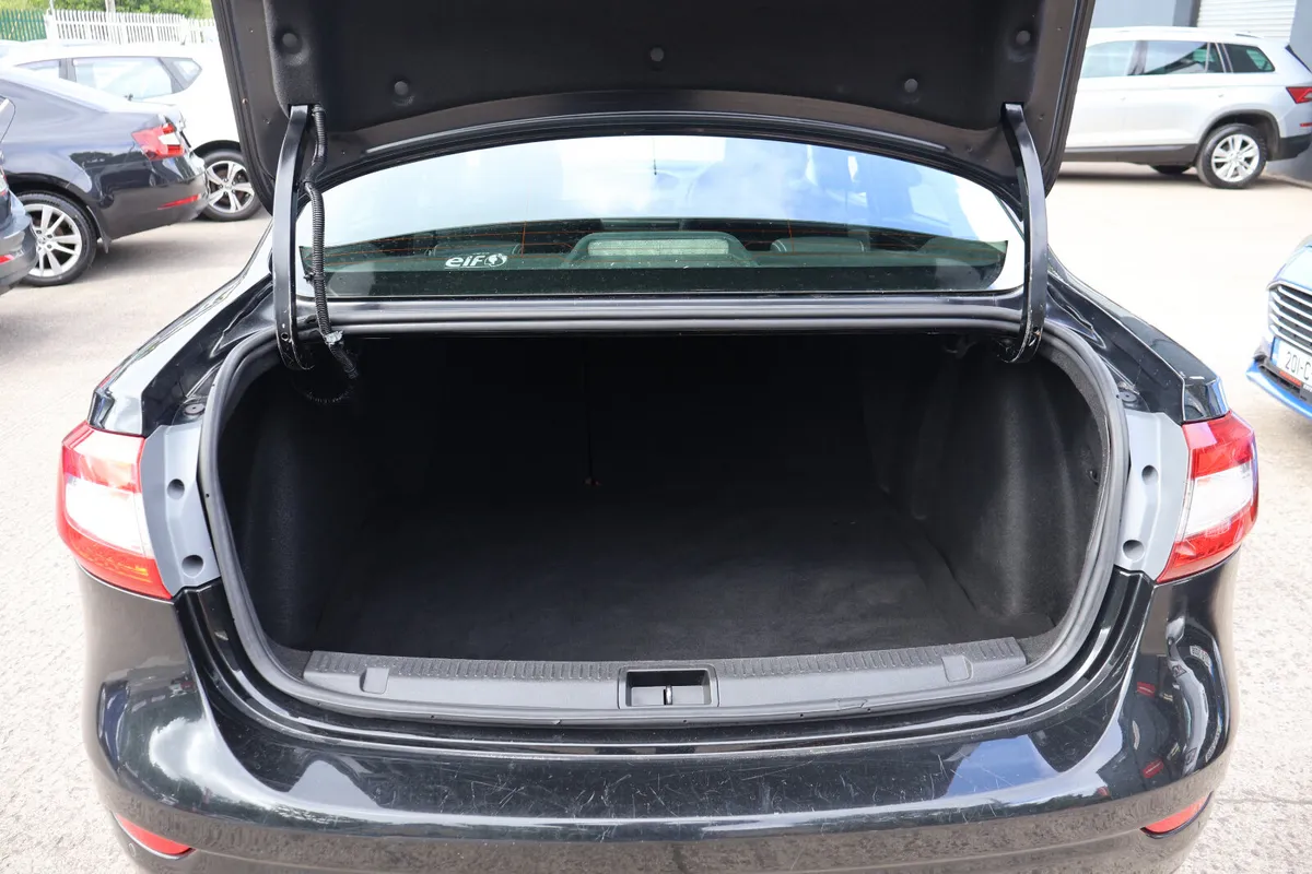 Renault Fluence Saloon, Diesel, 2016, Black