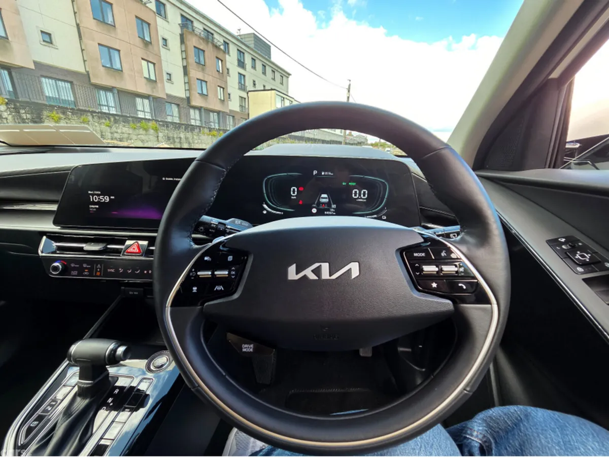 Kia Niro SUV, Petrol Hybrid, 2024, White